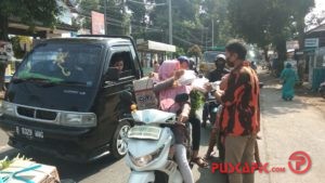 Corona, Pemuda Pancasila Bantarbolang Bagikan Nasi dan Masker