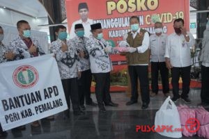 Cegah Corona, PGRI Pemalang Sumbang 2500 APD