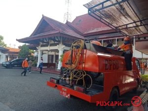 Putus Penyebaran Covid-19, Gedung DPRD Pemalang Disemprot Disinfektan