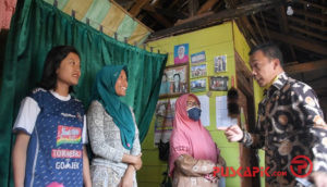 Hari Bahagia Nur Cahyatun, Dapat BST dan Diantar Bupati Batang Sampai Rumah