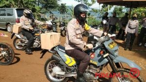 Antar Bantuan ke Pegunungan, Kapolres Pekalongan Naik Trail