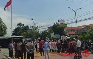 Masih Zona Merah Covid-19, Massa di Brebes Nekat Unjuk Rasa