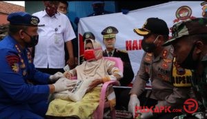 Janda dan Lansia di Pemalang Terima Bantuan Sembako