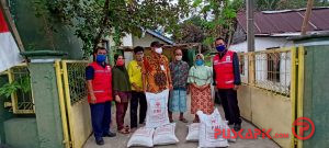 PMI Banyumas Serahkan 198 Paket Bantuan