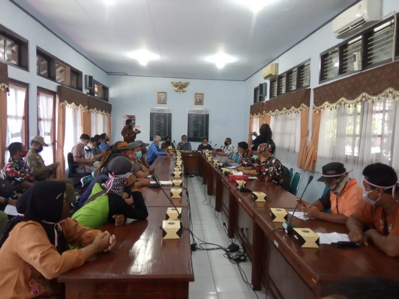 Tuntut Pembubaran Paguyuban Pasar Buah dan Sayur, LMPI Geruduk DPRD Pemalang