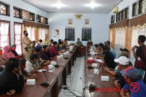 Karut-marut Pengelolaan Pasar Buah dan Sayur, LMP dan Pedagang Minta Public Hearing