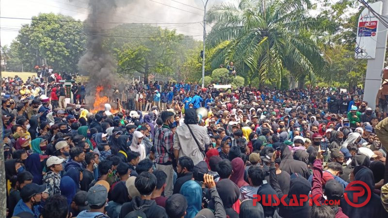 Demo Tolak UU Cipta Kerja Ricuh, Kapolres Pekalongan Kota Terluka