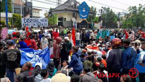 Di Brebes, Demo Tolak Omnibus Law Berujung Ricuh