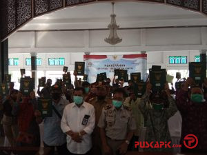 Bupati Pemalang Serahkan 3.221 Sertifikat Tanah kepada Peserta PTSL