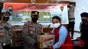 Polres Pemalang dan BKO Satbrimob Bagikan Sembako untuk Yatim Piatu