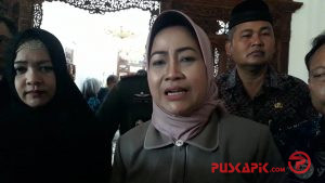 Anak dan Suami Positif Corona, 5 Kali Swab Bupati Brebes Tetap Negatif