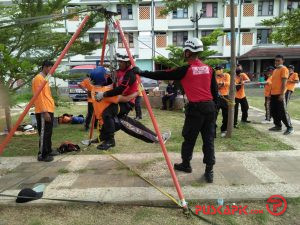 Begini Latihan Tim Damkar Pemalang, Selamatkan Korban di Ketinggian