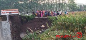 Diguyur Hujan, Jembatan Pabuaran, Bantarbolang, Ambrol