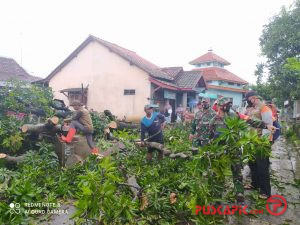 Angin Kencang Terjang Asemdoyong, Pemalang, Belasan Rumah Rusak