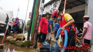 PMI Pekalongan Suplai Air Bersih untuk Korban Banjir