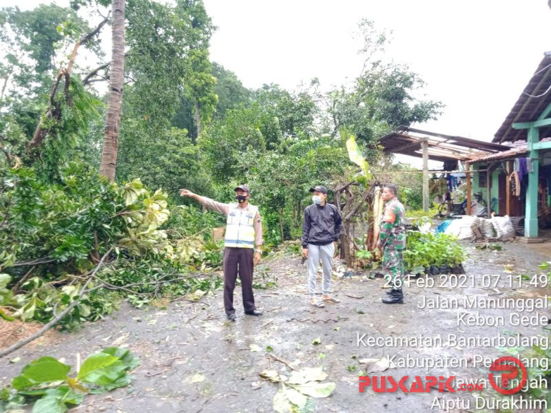 Wus! Puting Beliung Terjang Puluhan Rumah di Bantarbolang