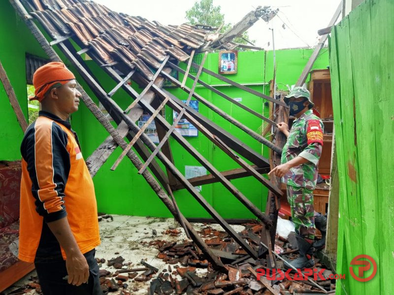 Puting Beliung Rusak Ratusan Rumah di Demak