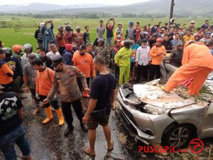 Tragis! di Pemalang, Pohon Tumbang Timpa Mobil, 4 Orang Tewas