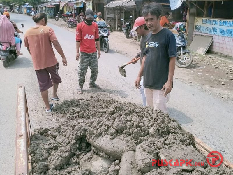 Prihatin Jalan Berlubang, Begini Aksi Aliansi Masyarakat Peduli Pemalang