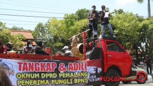 Tuntut Kasus Upeti BPNT Diusut, Massa Laskar Patih Sampun Bawa Tikus ke DPRD Pemalang