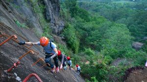 Uji Adrenalinmu! Yuk Jajal Panjat Tebing Gunung Jimat Pemalang