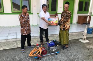 Dorong Kewirausahaan Ponpes, Perumda Air Minum Tirta Mulia Pemalang Beri Bantuan Mesin Cuci Motor