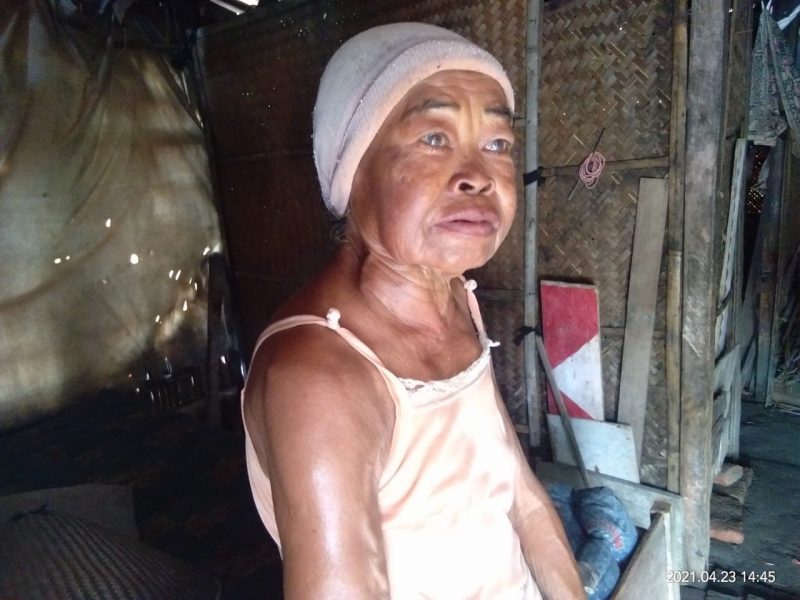 Kisah Pilu 2 Nenek di Pesisir Ulujami Pemalang, Gubug Reotnya Terendam Rob Setiap Malam