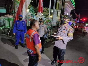 Selama Ramadan, Polres Batang Bagikan Makanan Sahur