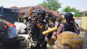 Syawalan, Polres Pekalongan Kota Sita Ratusan Balon Liar dan Petasan