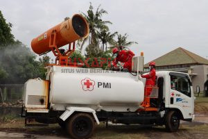 PMI Kota Pekalongan Terjunkan Mobil Gunner untuk Semprot Cairan Disinfektan