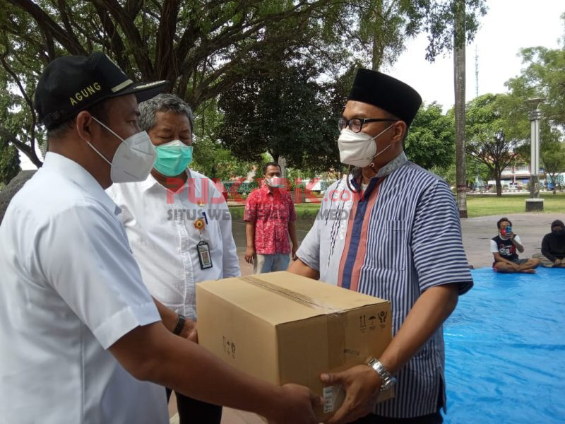 Salurkan Paket Sembako ke Pedagang, Ini Harapan Baznas Pemalang