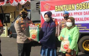 Polres Pekalongan Kota Bagikan 1.000 Paket Beras ke PKL Terdampak PPKM