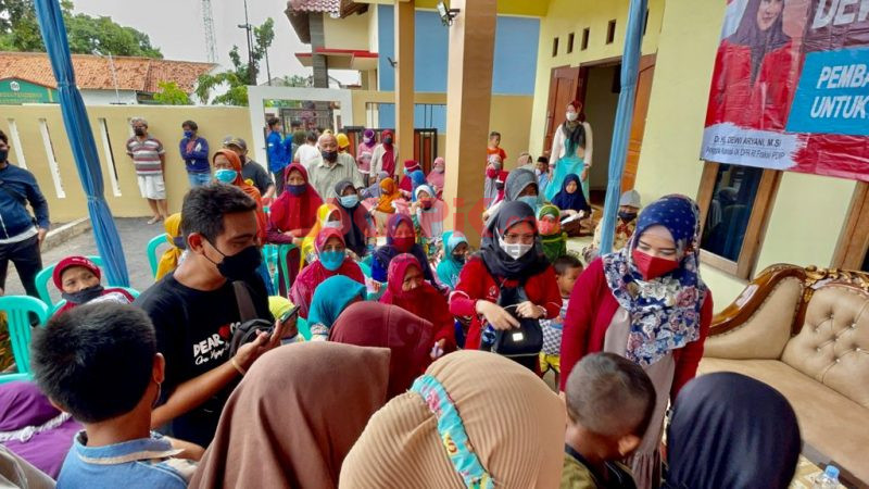 Ratusan Orang di Kabupaten Tegal Serbu Pengobatan Gratis Anggota DPR RI