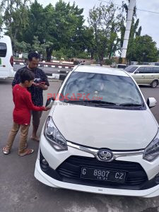 Awas! Bintang Menara Masjid Agung Pemalang Jatuh, Timpa Mobil