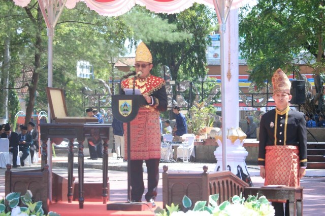 Lihat, Mansur Kenakan Pakaian Adat Lampung saat Pimpin Upacara HUT ke-78 RI di Pemalang