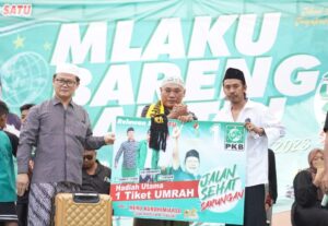 Ikut ‘Mlaku Bareng Sarungan’ PKB Pemalang, Impian Sobari Pergi Umrah Akhirnya Terwujud