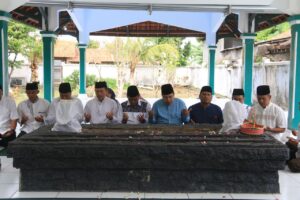 Jelang Hari Jadi ke-449 Pemalang, Bupati Mansur Ziarahi Makam Leluhur