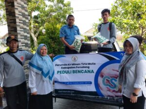 PDAM Pemalang Kirim Bantuan Bahan Pangan Korban Banjir Desa Pesantren