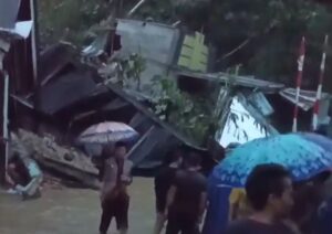 Tanah Longsor Terjang Rumah Warga di Watukumpul Pemalang