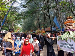 Wow! Begini Ramainya Festival Kupat di Pemalang