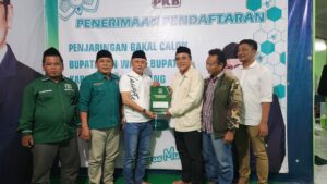 Pensiun PNS, Nurkholes Ambil Formulir Bakal Calon Bupati Pemalang ke PKB