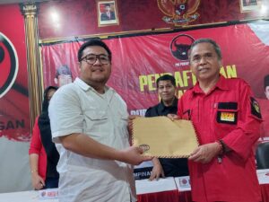 Serahkan Berkas Pendaftaran, Bobby Siap Bertarung di Pilkada Pemalang 2024