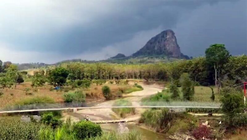 Keindahan Jembatan Gantung Ciraong