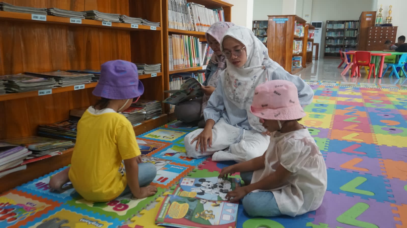 Perpusda Jadi Daya Tarik Anak-Anak Bermain Sambil Belajar Selama Masa Libur Sekolah
