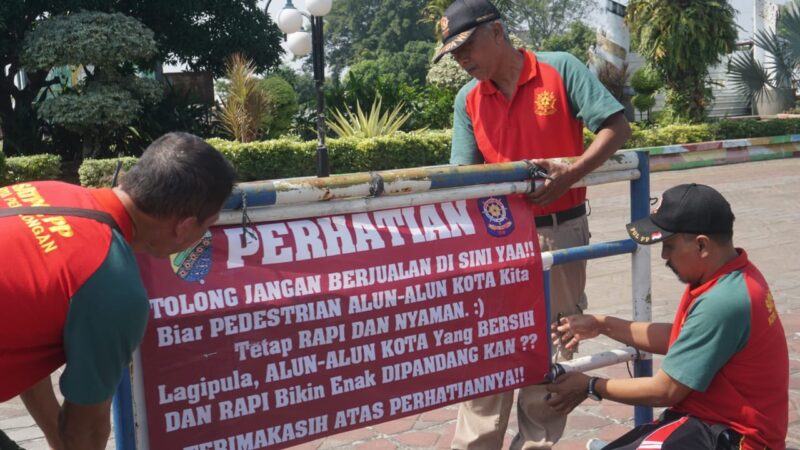 Tata Kawasan Alun-Alun, Satpol P3KP Pasang Barikade Larangan Berjualan