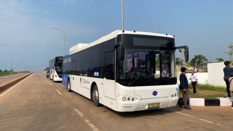 KIT Batang Luncurkan Bus Listrik Ramah Lingkungan