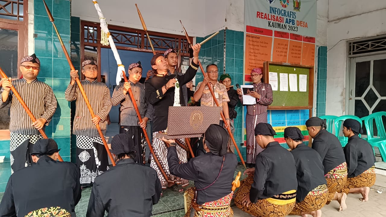 Kirab Pusaka Milik Adipati Djayengrono, Meriahkan Suro Fest 2024 Lesbumi Kabupaten Pekalongan