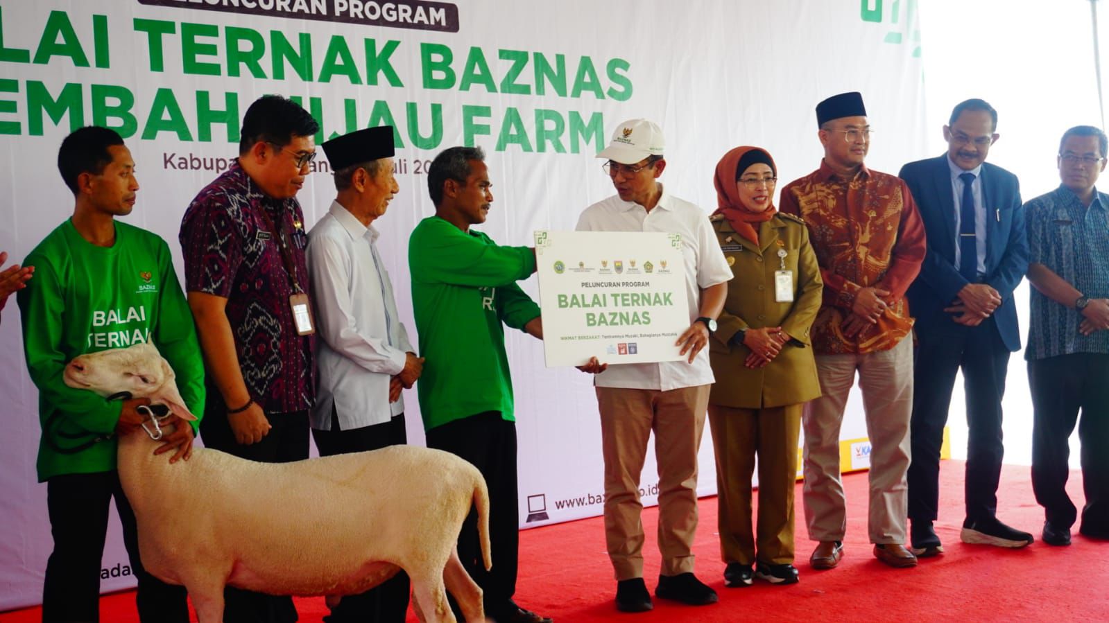 Baznas RI Luncurkan Balai Ternak di SMK Peternakan Lembah Hijau Batang