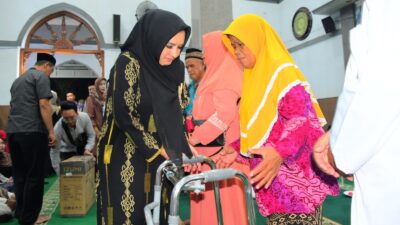 Bupati Fadia Salurkan Bantuan Untuk Disabilitas Dan Lansia