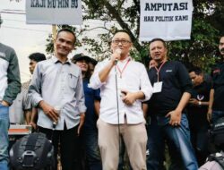 Pendukung Balon Independent Demo Bawaslu Kabupaten Tegal